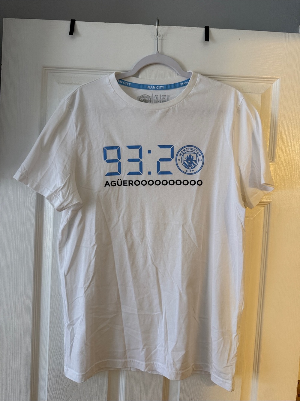 Manchester City "93:20 Agüerooooo" Commemorative Tee